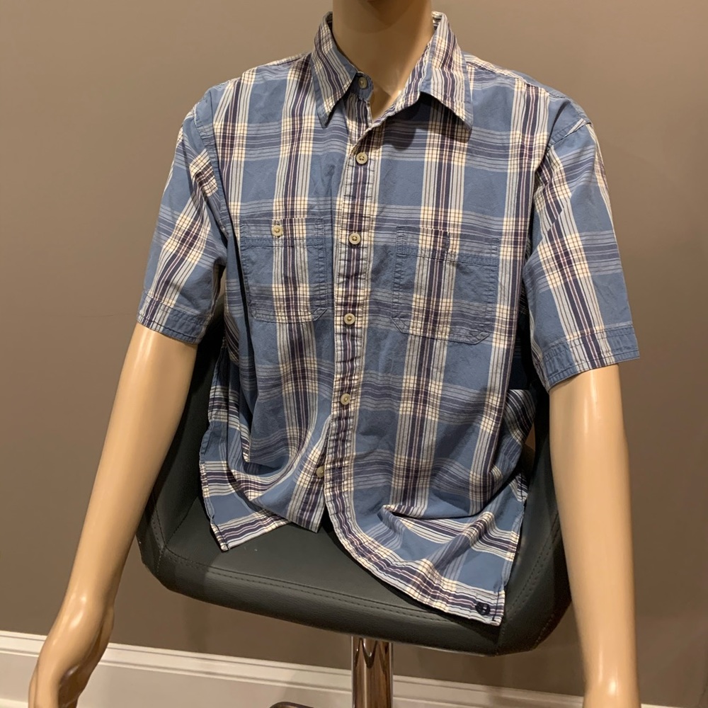 Men’s short sleeve button down shirt.
